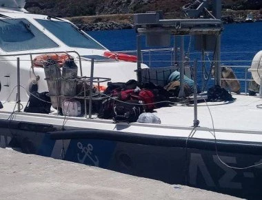 Έφτασε στο λιμάνι του Καστελίου το ιστιοφόρο με τους 69 παράνομους μετανάστες (βίντεο)
